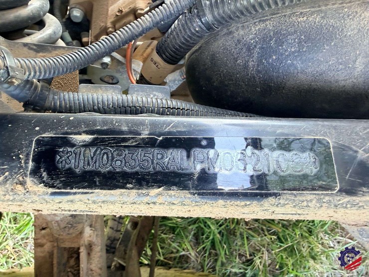 2023-john-deere-gator-xuv-835r-image-48