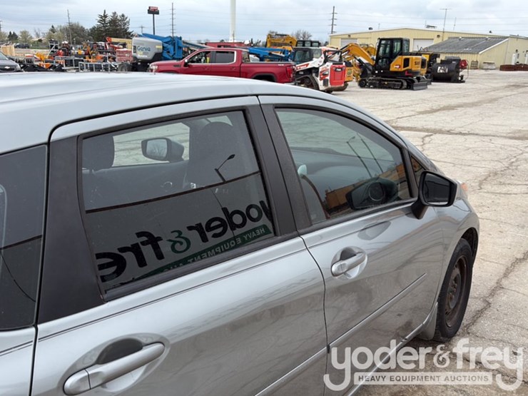 2015-nissan-versa-image-23