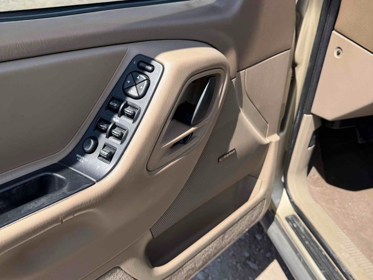 2001-jeep-grand-cherokee-laredo-image-17