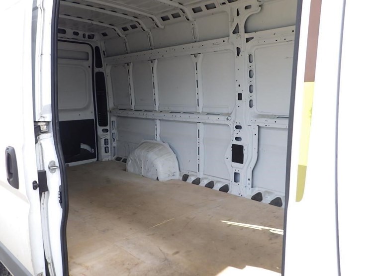 2018-dodge-3500-image-10