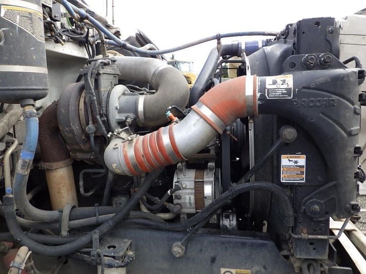 2010-peterbilt-337-image-14