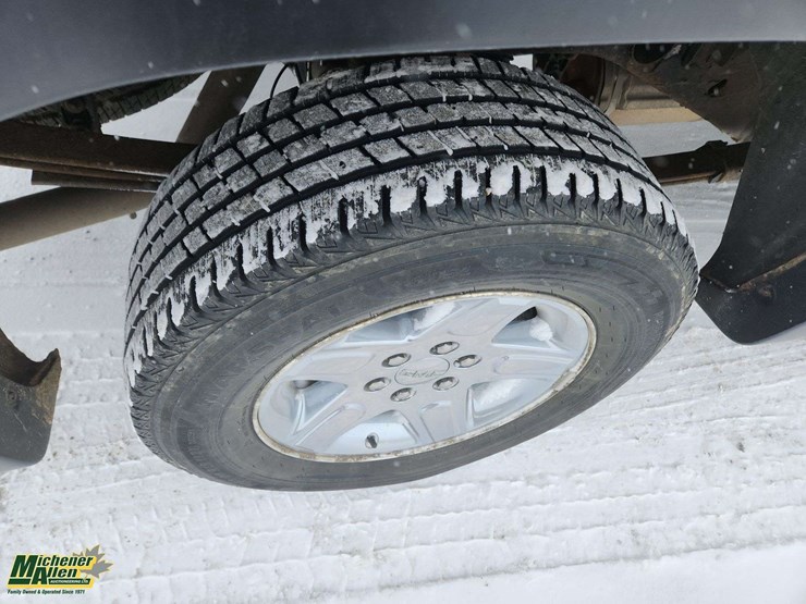 2013-gmc-sierra-1500-slt-image-12