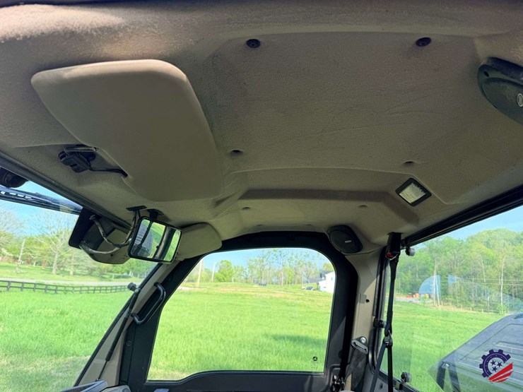 2024-john-deere-gator-xuv-835r-image-36