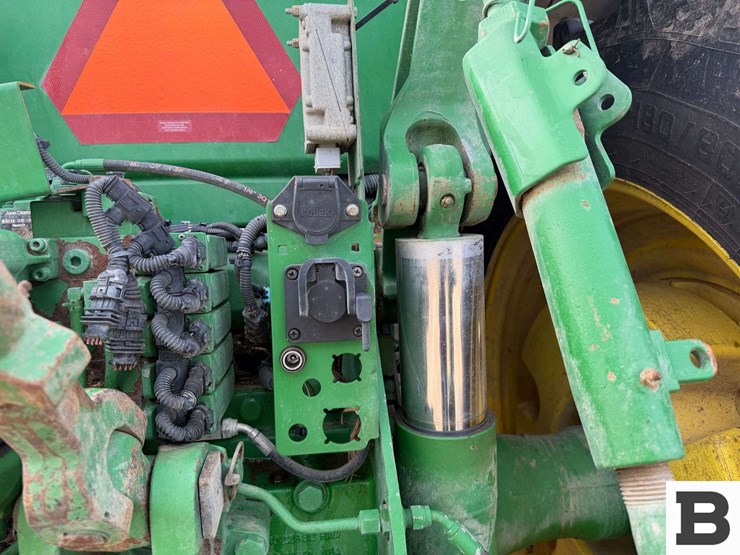 2011-john-deere-8310r-image-24