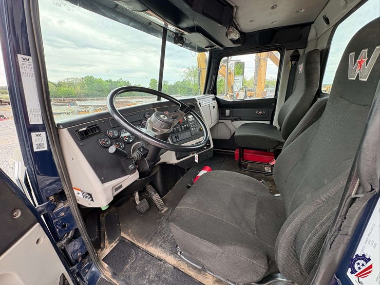 2019-western-star-4700-image-86