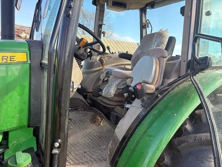 2022-john-deere-5100m-image-15