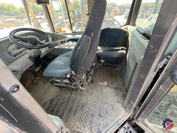 2012-volvo-a40f-image-82