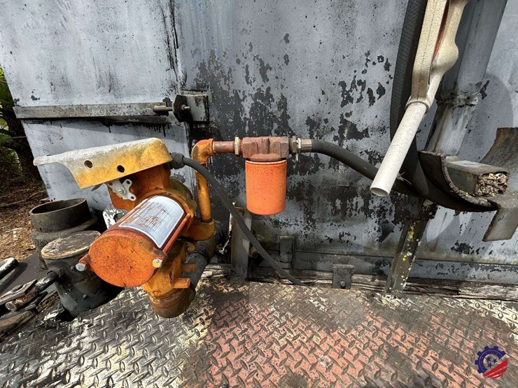fuel-&-lube-truck-image-37