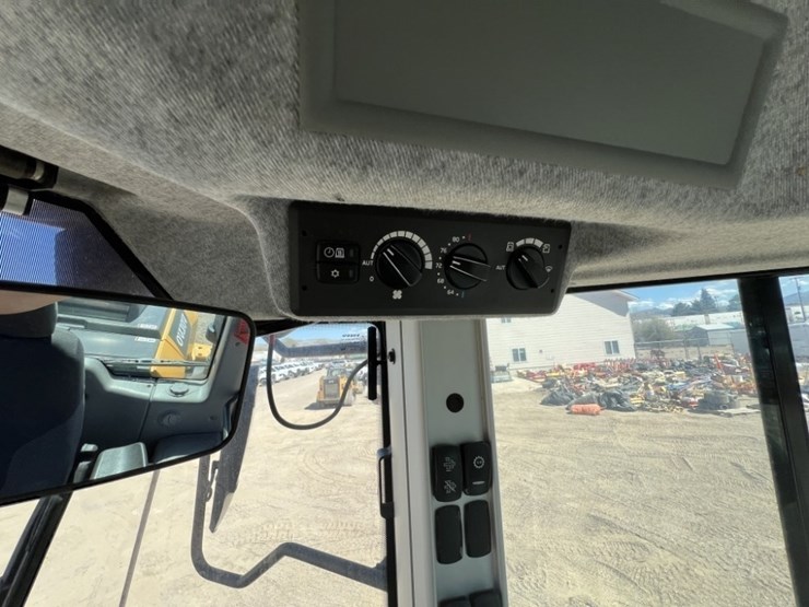 2023-volvo-l70h-wheel-loader-image-41