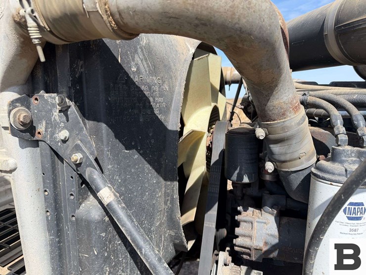 2000-mack-ch612-image-35