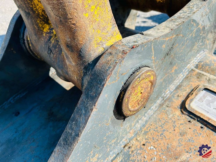 2015-komatsu-pc210-lc-image-66