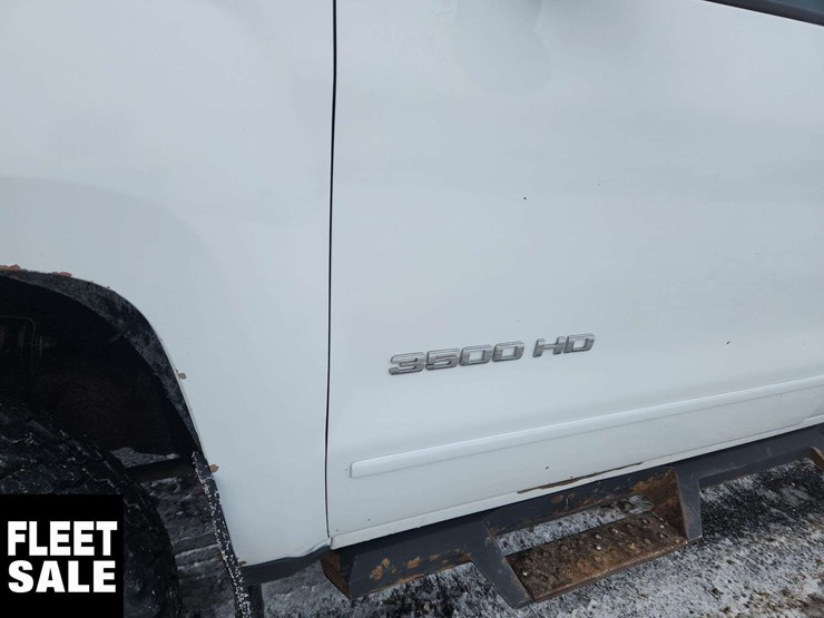 2018-chevrolet-silverado-3500hd-image-51