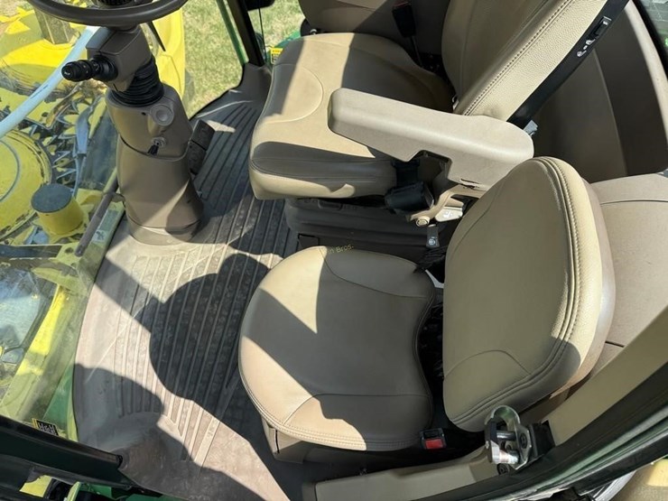 2019-john-deere-9700i-image-35