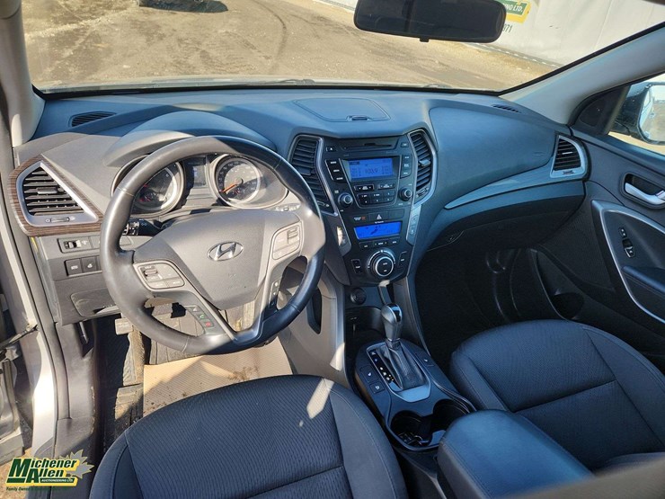 2015-hyundai-santa-fe-image-13