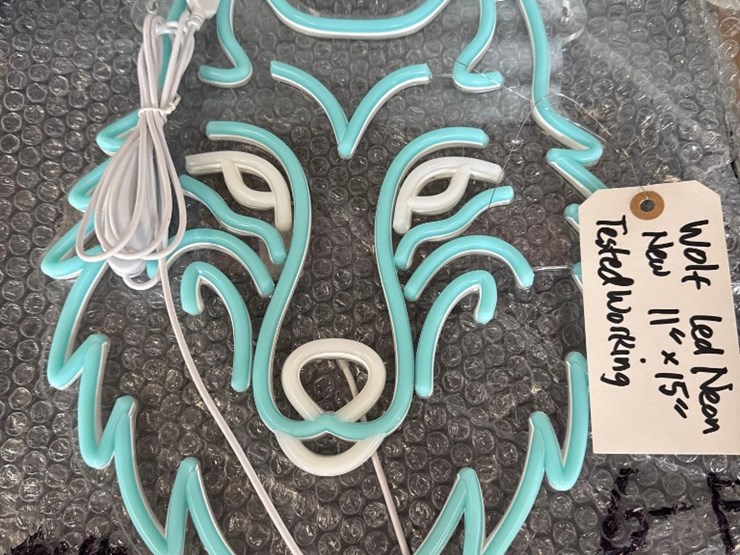 new-wolf-head-11in-x-15in-led-light-works-image-2