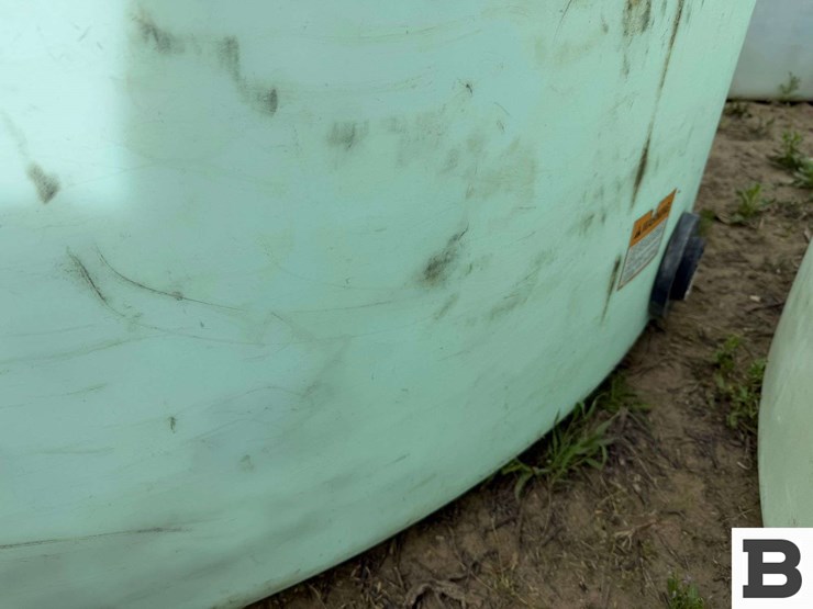 1550-gallon-round-poly-fertilizer-tank-image-6