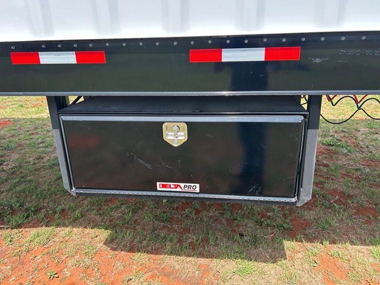 2013-neville-trailer-image-18