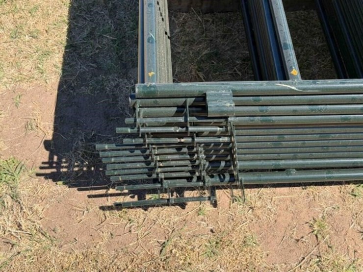 13--5’x9’-metal-livestock-panels-image-4