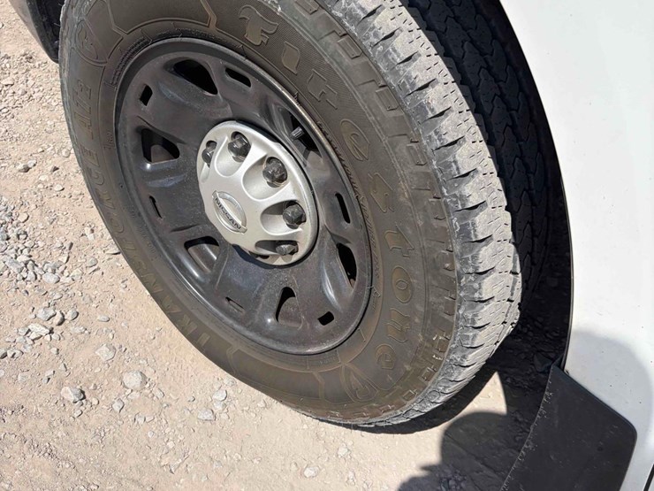 2012-nissan-nv2500-image-9