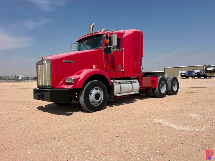 2011-kenworth-t800-image-2