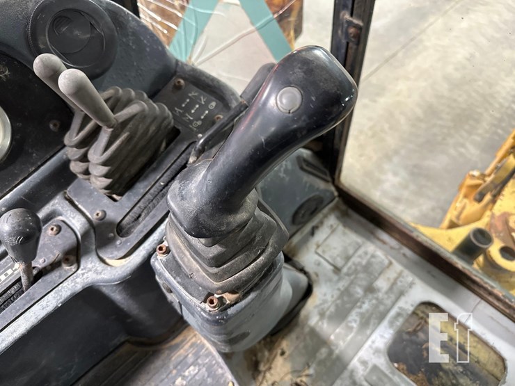 2001-caterpillar-420d-image-30