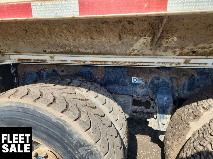 2004-peterbilt-330-image-39