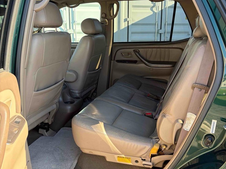 2004-toyota-sequoia-image-11