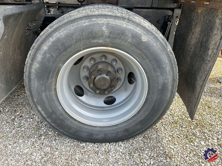 2005-kenworth-t300-image-12