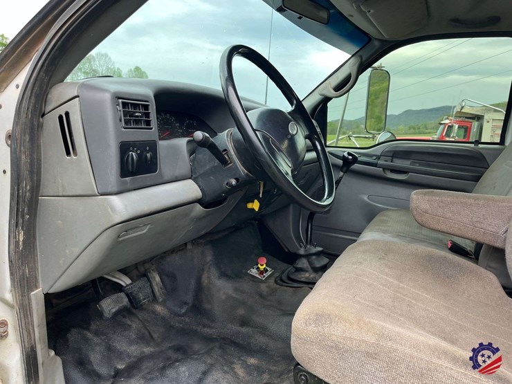 2006-ford-f750-image-48