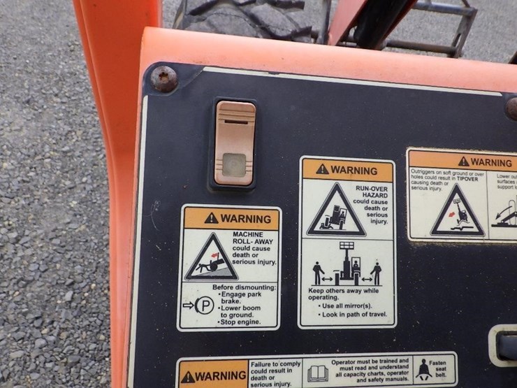 2011-jlg-10054-telescopic-reach-lift-image-35