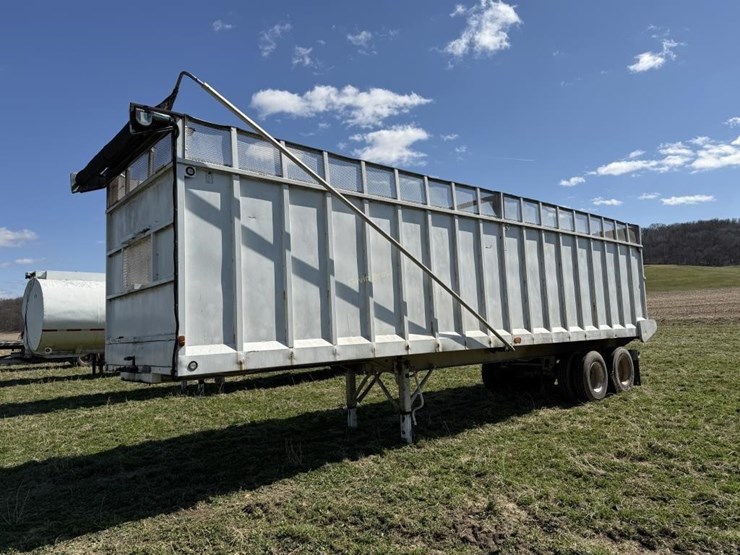 2002-great-lakes/gruetts-36’-silage-trailer-image-1