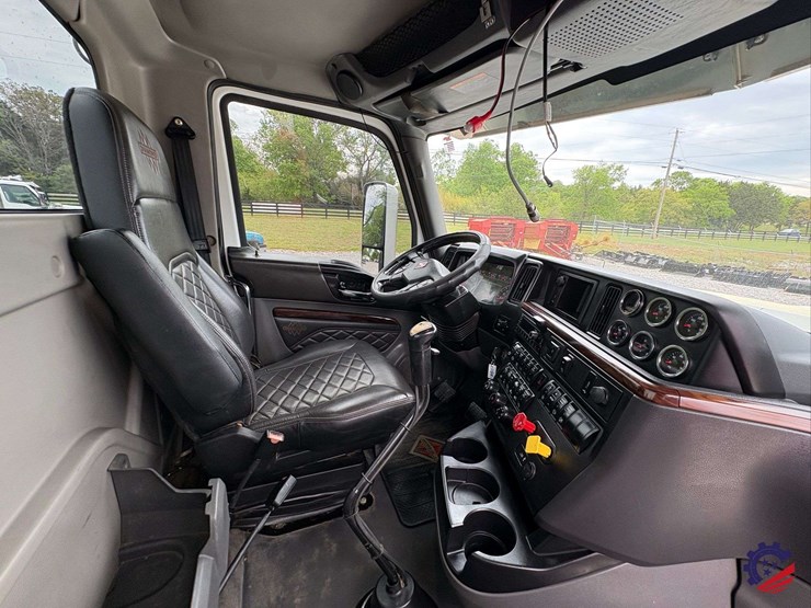 2024-international-hx520-image-75