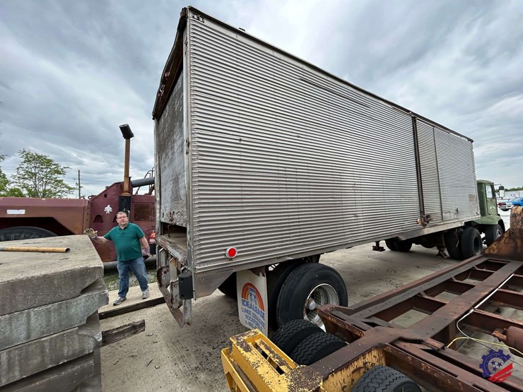 antique-bullnose-28ft-s/a-pup-trailer-image-7