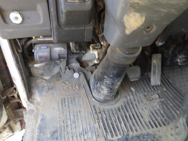 2005-isuzu-nqr-image-24