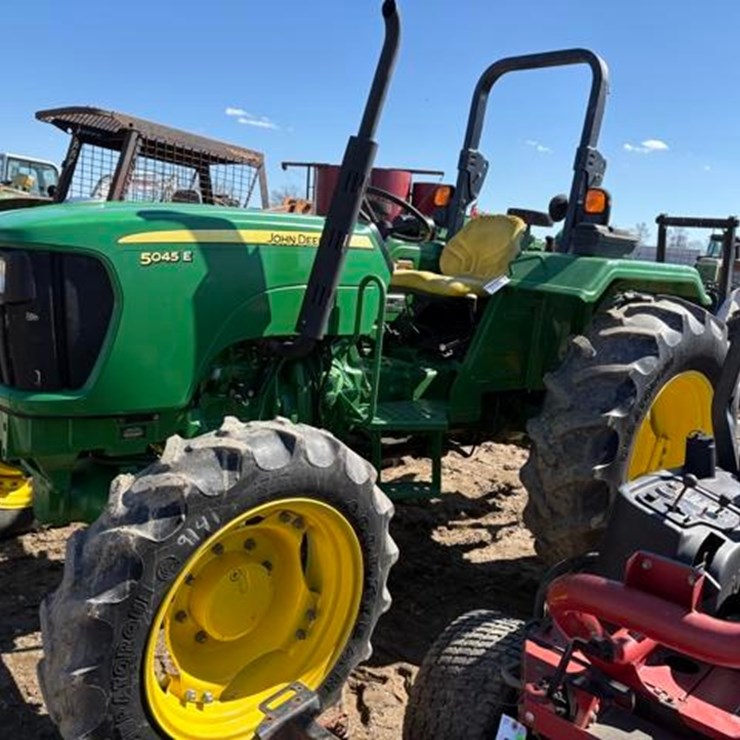 JOHN DEERE 5045E