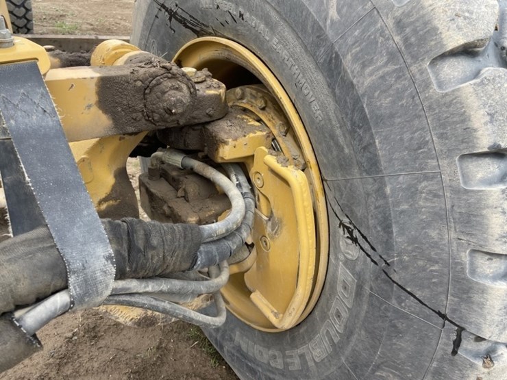 2018-caterpillar-12m3-awd-image-30