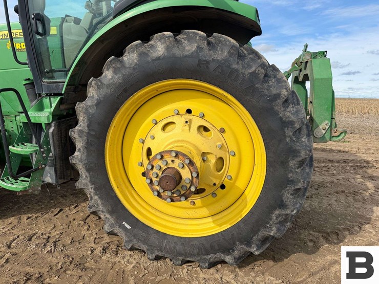 2011-john-deere-8310r-image-17