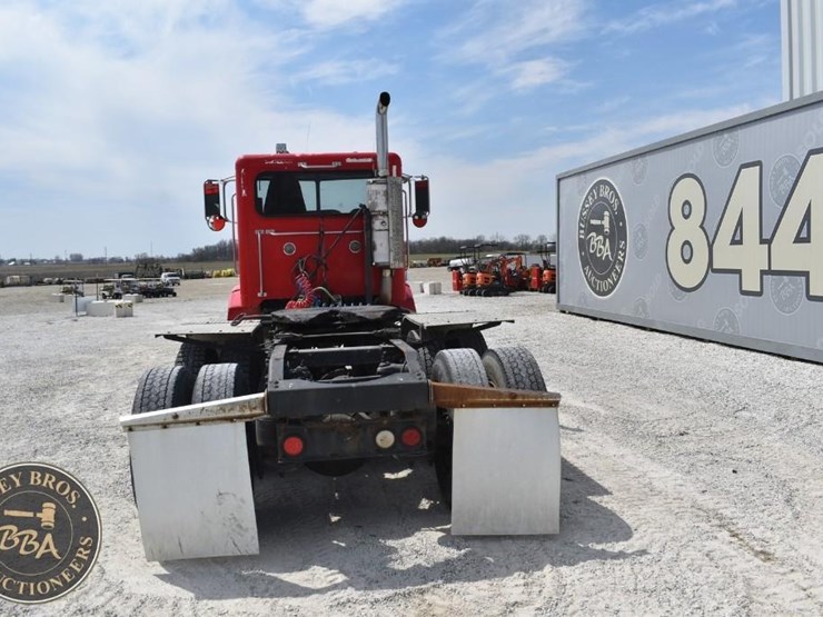 2005-peterbilt-385-image-7