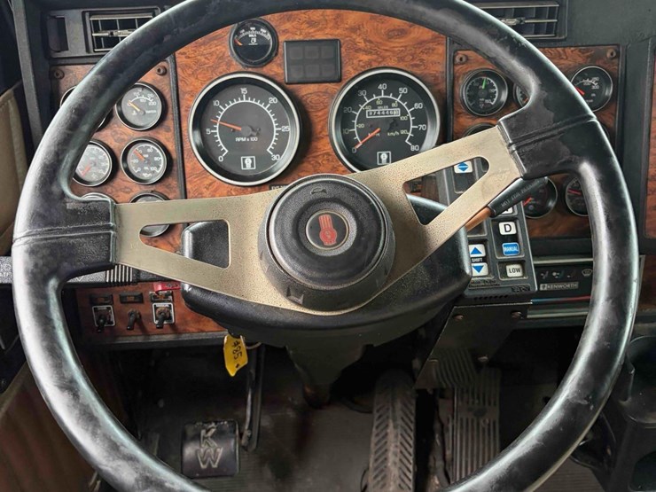 2001-kenworth-t800-image-17