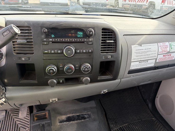 2012-gmc-sierra-2500-image-17