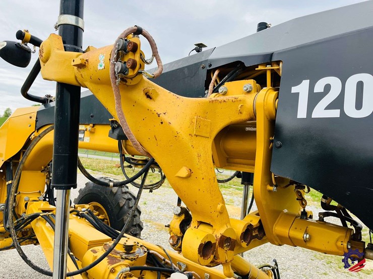 2010-caterpillar-120m-image-41