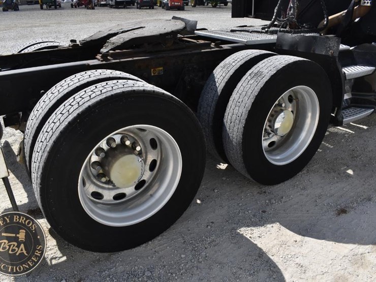 2013-kenworth-t660-image-21