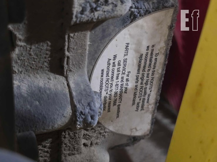 2012-freightliner-m2-106-image-14