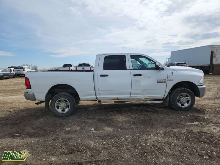 2013-dodge-2500-image-23