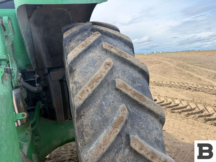 2011-john-deere-8310r-image-27