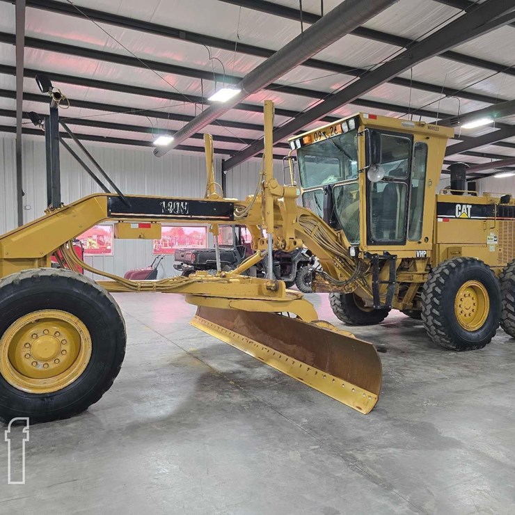 2001 CATERPILLAR 140H VHP