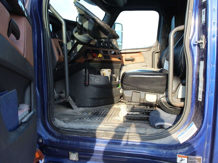 2018-freightliner-cascadia-126-image-58