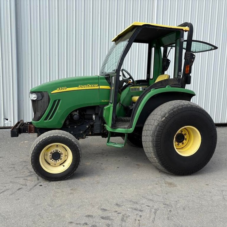 JOHN DEERE 4320