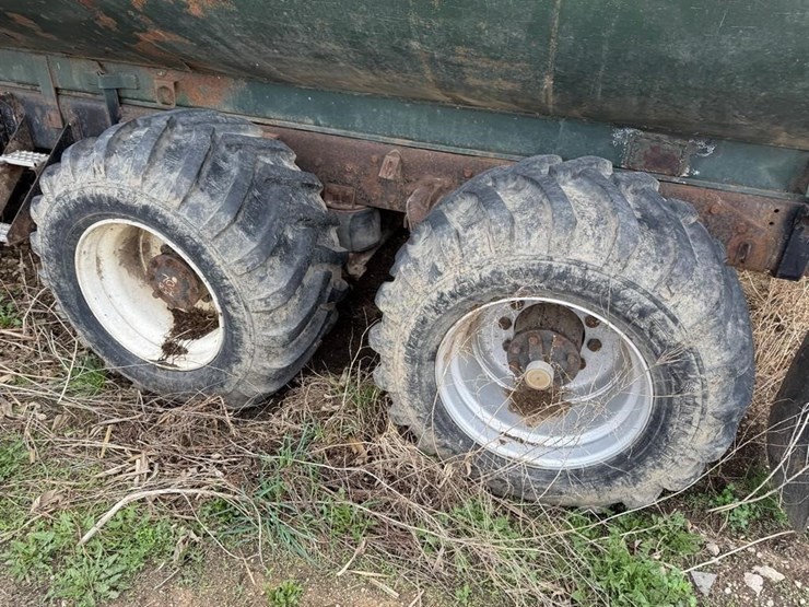 1988-white-gmc-volvo-manure-truck-image-9