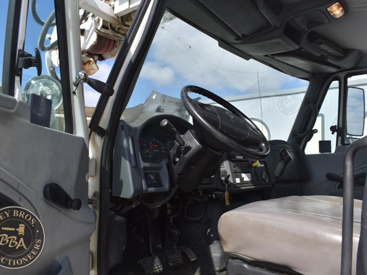 2005-international-durastar-4300-image-33